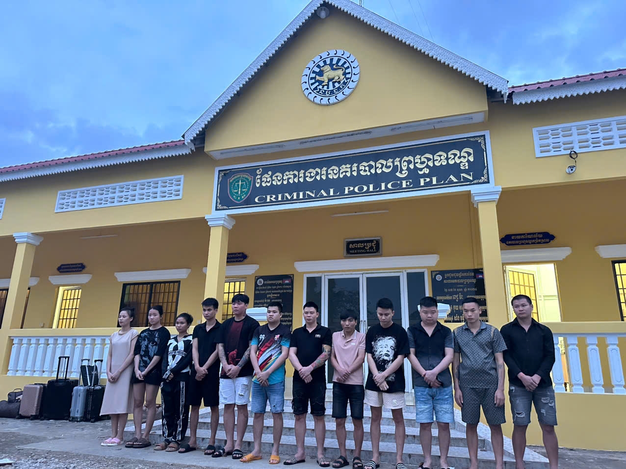 Công an Lai Châu triệt phá đường dây lừa đảo hoạt động xuyên biên giới, bắt giữ 18 đối tượng - Ảnh 2.