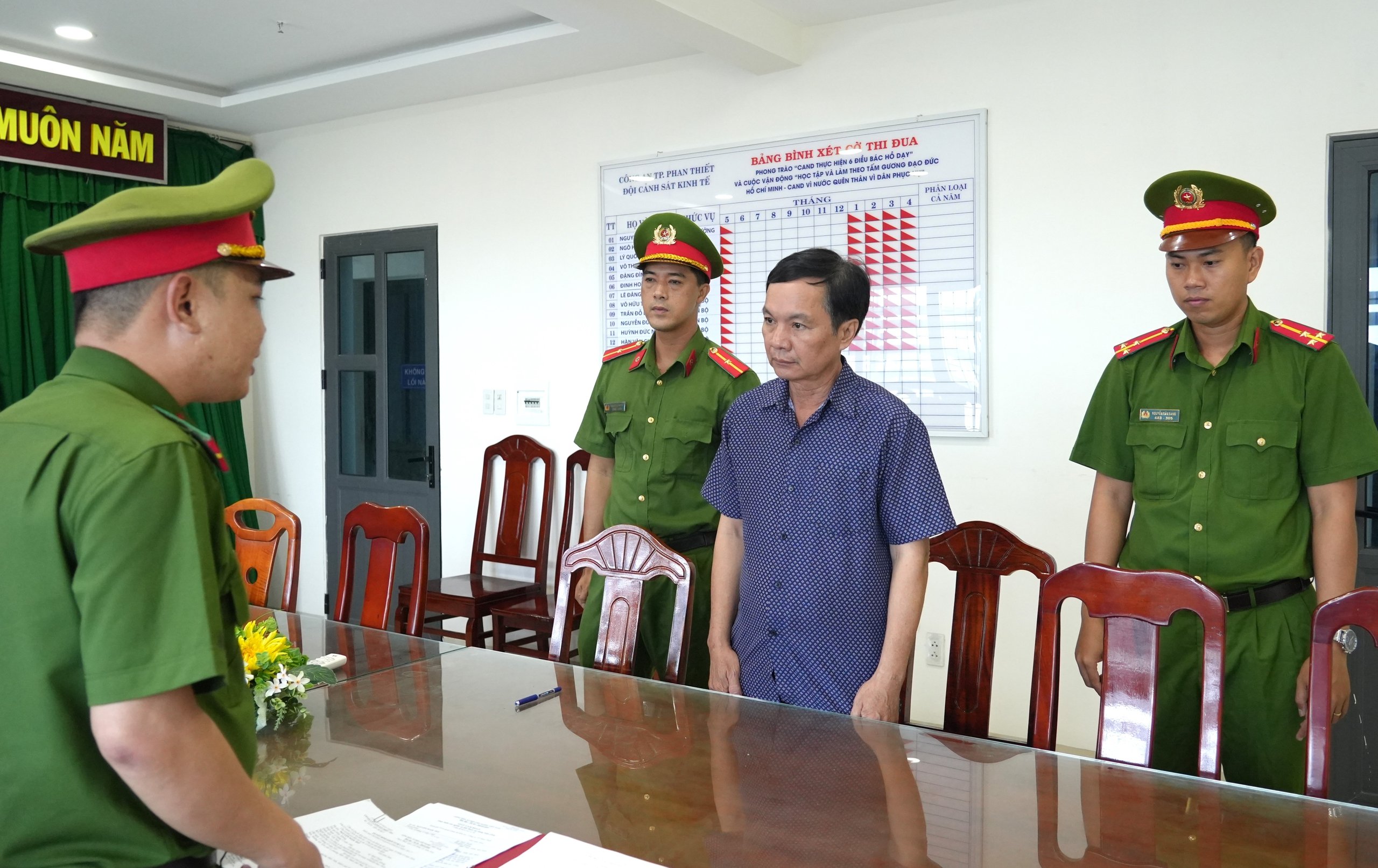 Nguyên Giám đốc chi nhánh Văn phòng đăng ký đất đai TP.Phan Thiết cùng 2 đối tượng khác bị khởi tố hình sự - Ảnh 3.