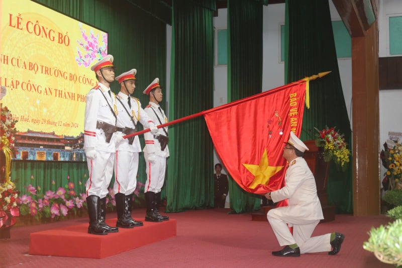 Thành lập Công an TP Huế, bố trí nhân sự Ban Giám đốc  - Ảnh 2.
