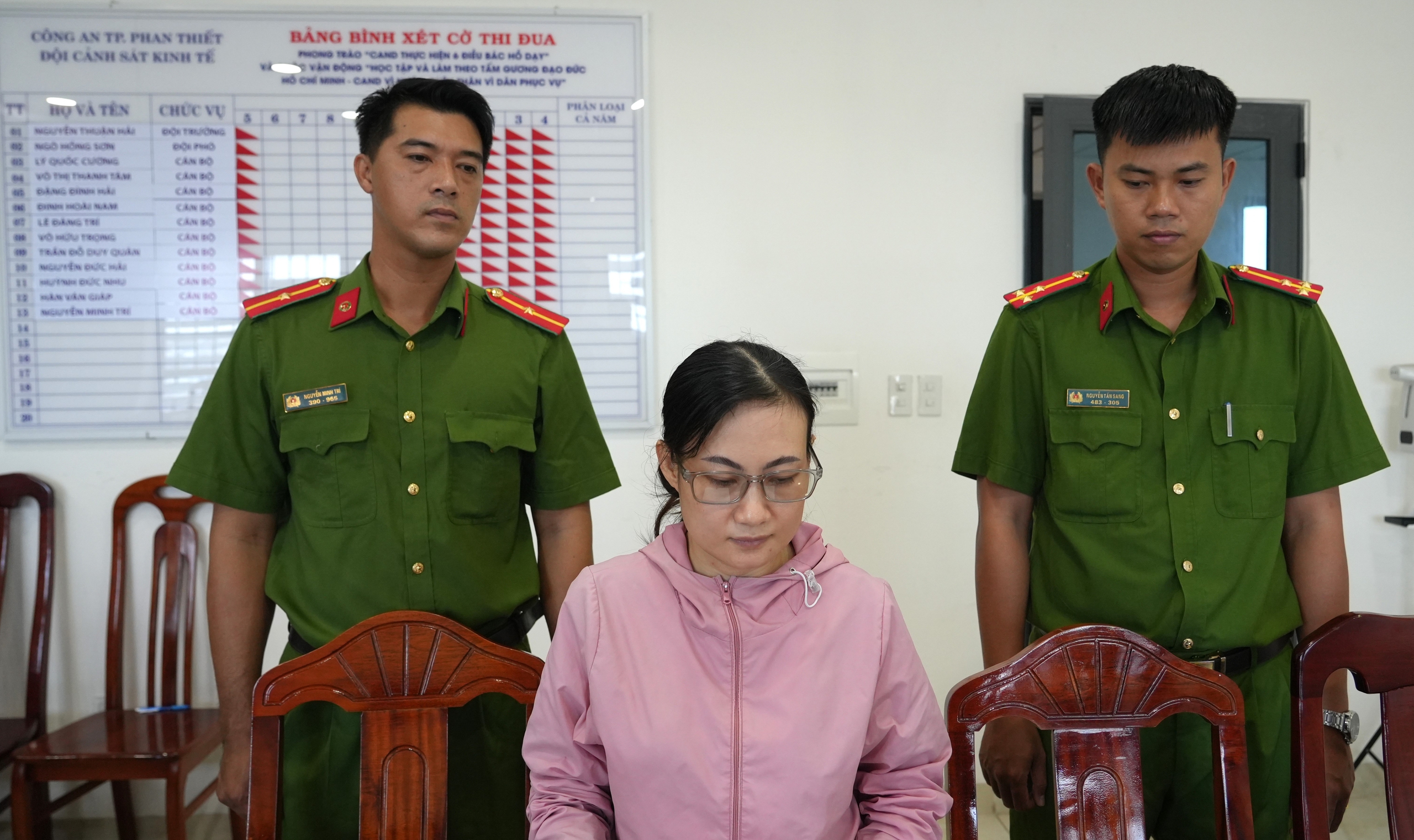 Nguyên Giám đốc chi nhánh Văn phòng đăng ký đất đai TP.Phan Thiết cùng 2 đối tượng khác bị khởi tố hình sự - Ảnh 2.
