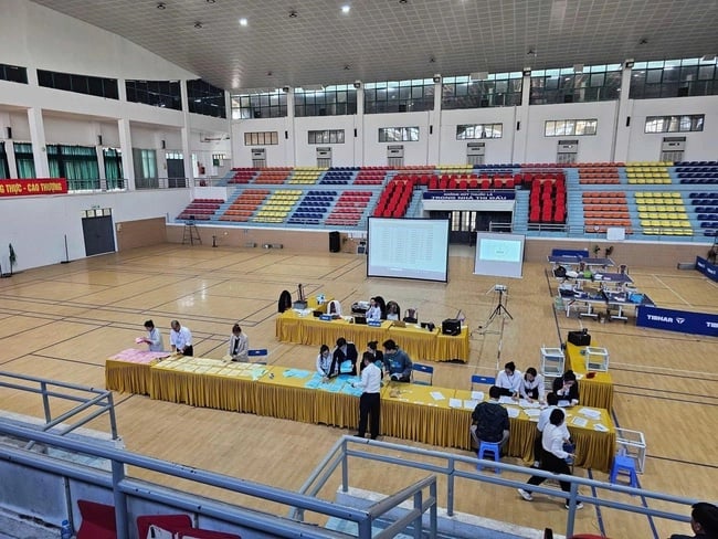 Tạm giữ nhóm người liên quan trả giá đất 30 tỷ đồng/m2 ở Hà Nội- Ảnh 1.