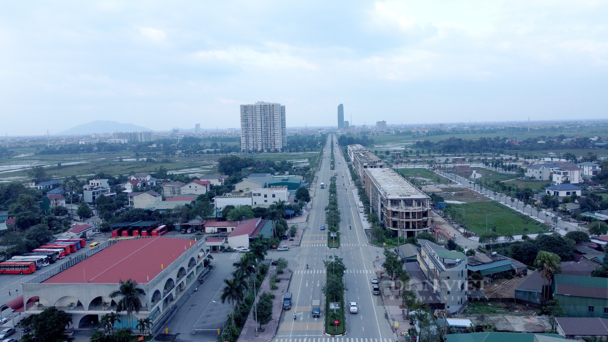 Hà Tĩnh: Dự án đường 575 tỷ đồng “lỡ hẹn” tiến độ vì vướng khu dân cư - Ảnh 3.