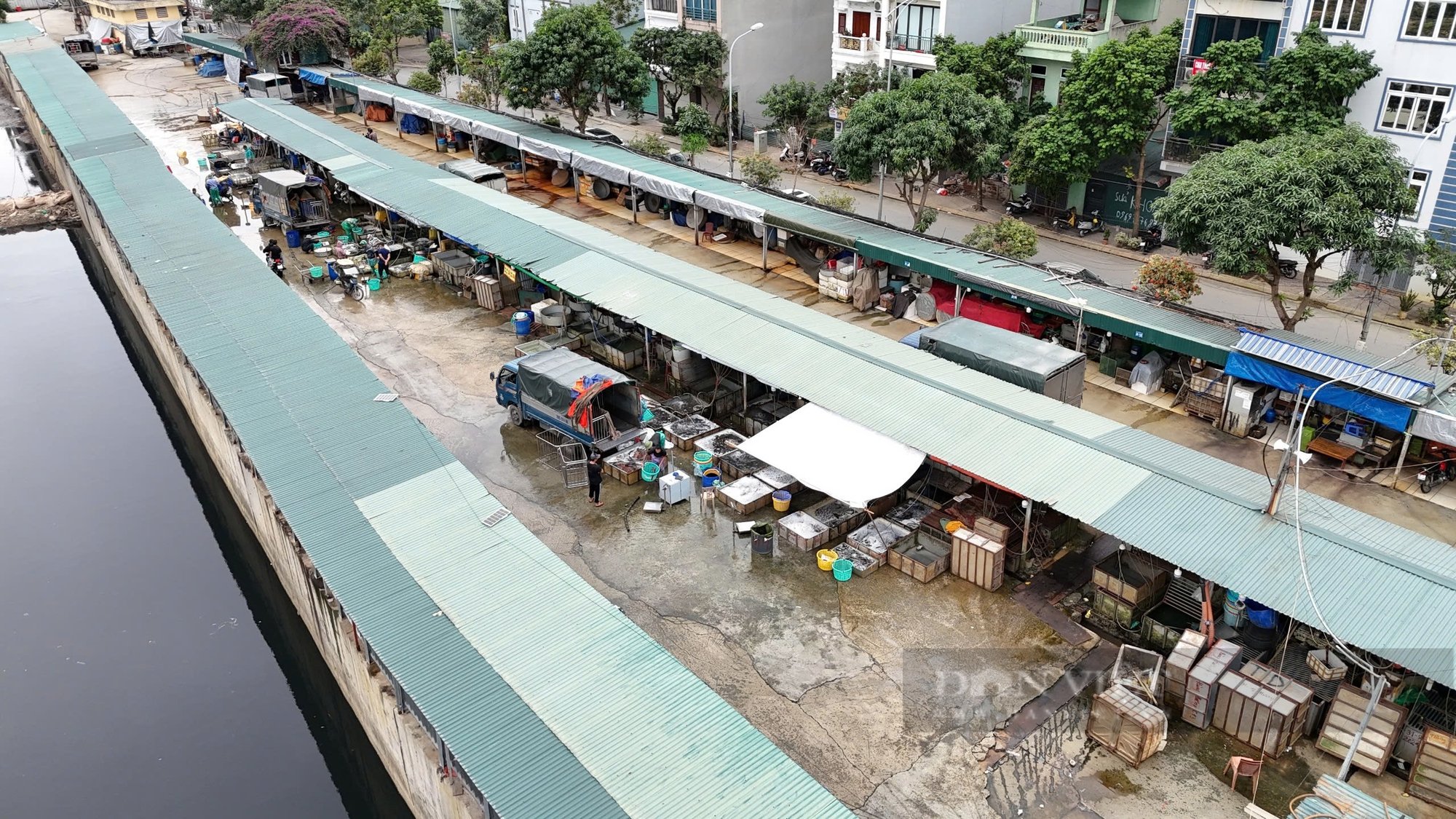 Hiện trạng khu chợ lấn chiếm hành lang công trình thủy lợi ở quận Hà Đông (Hà Nội)- Ảnh 3.
