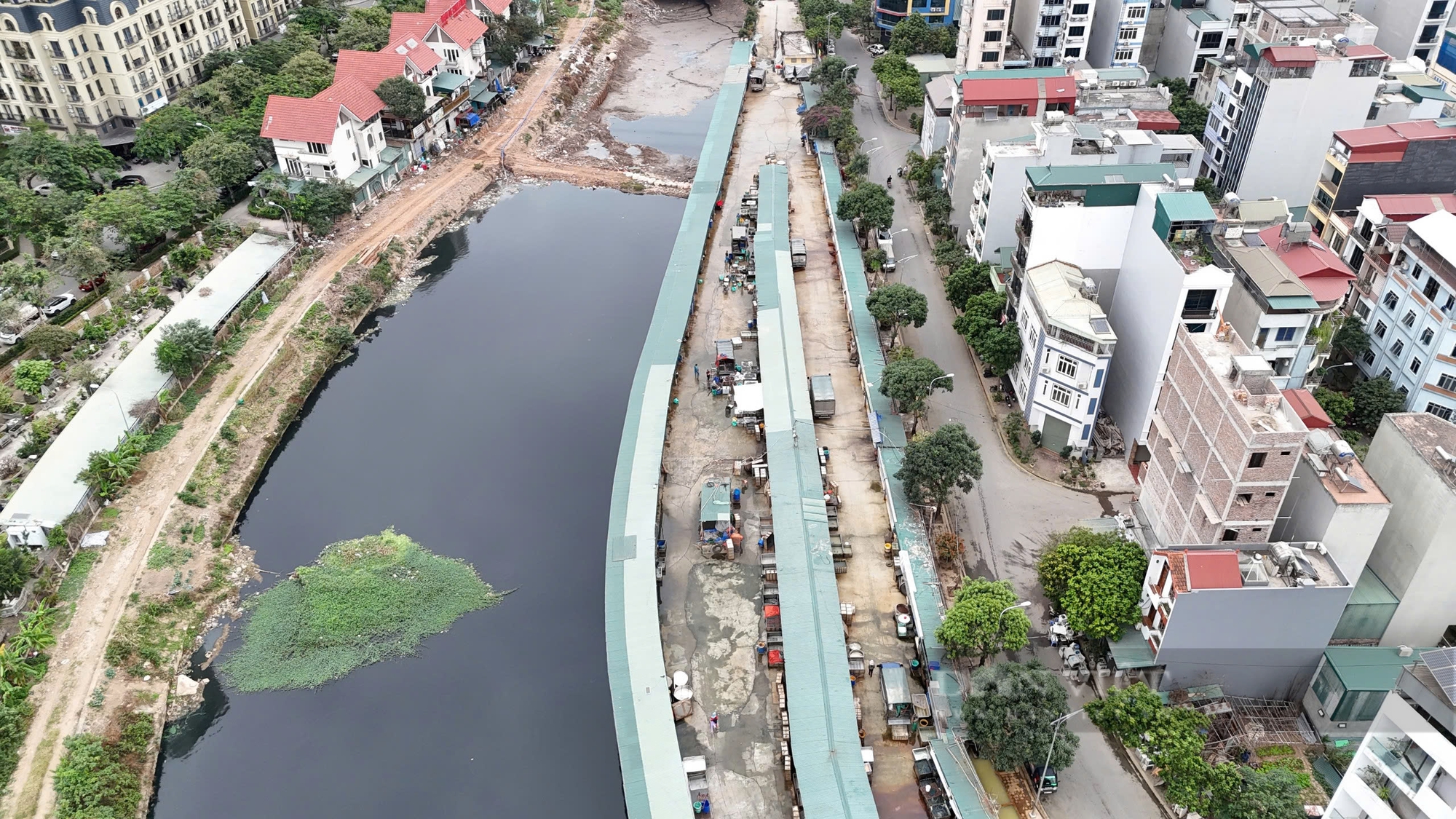 Hiện trạng khu chợ lấn chiếm hành lang công trình thủy lợi ở quận Hà Đông (Hà Nội)- Ảnh 6.
