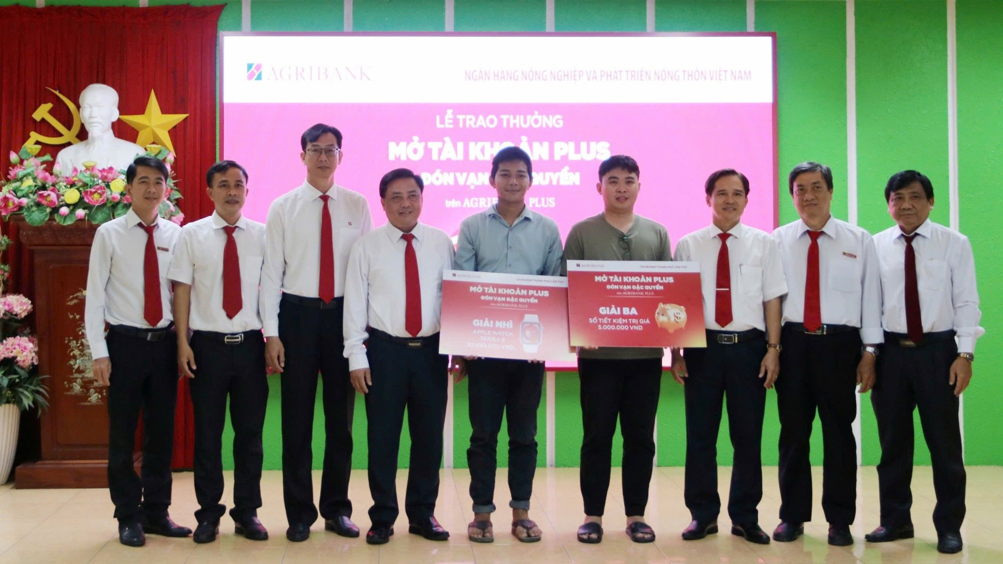 Agribank Chi nhánh TP.Cần Thơ trao thưởng Chương trình "Mở tài khoản Plus, đón vạn đặc quyền" - Ảnh 2.