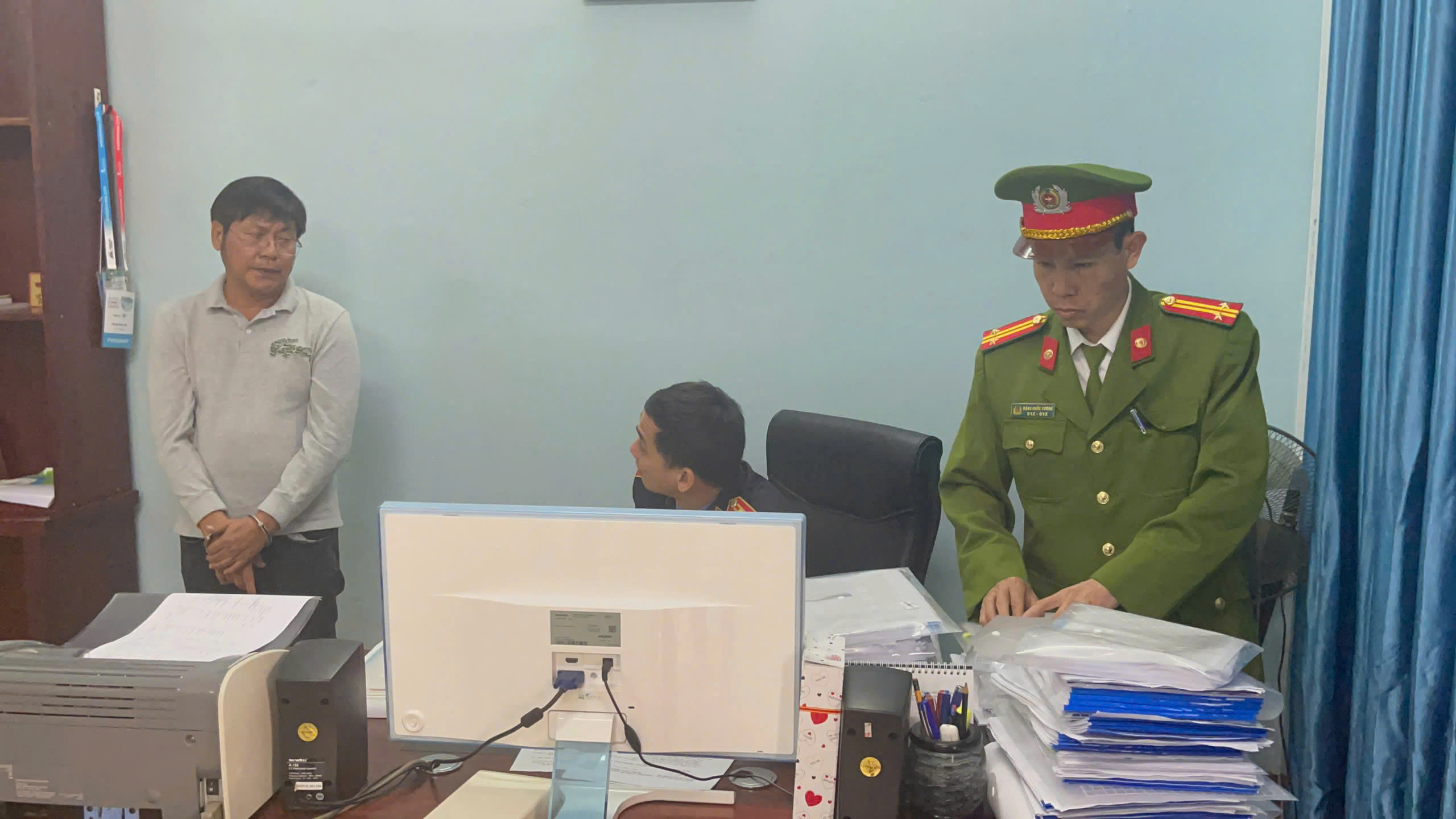 Khởi tố, bắt tạm giam Trưởng phòng, phòng quản lý Đô thị thành phố Hội An- Ảnh 2.
