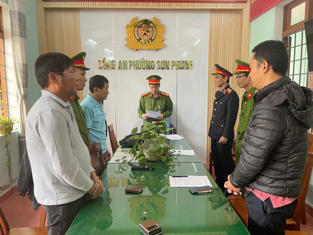 Khởi tố, bắt tạm giam Trưởng phòng, phòng quản lý Đô thị thành phố Hội An- Ảnh 1.