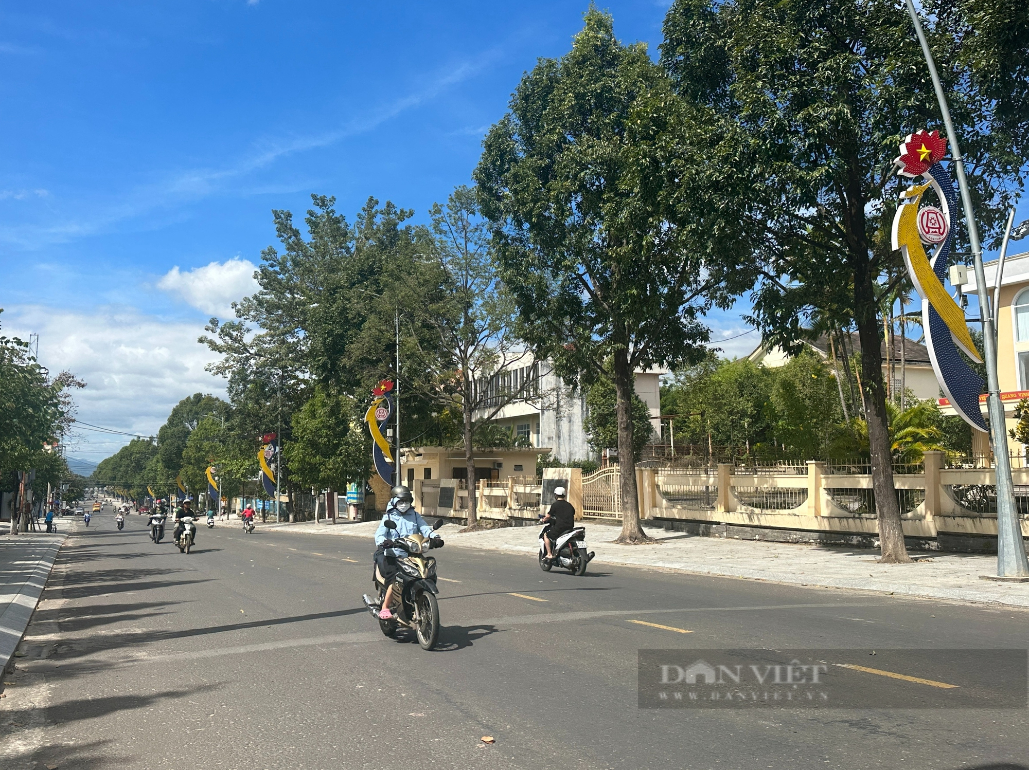 Cận cảnh hàng loạt công sở bỏ hoang, lãng phí trên "đất vàng" ở Kon Tum- Ảnh 1.