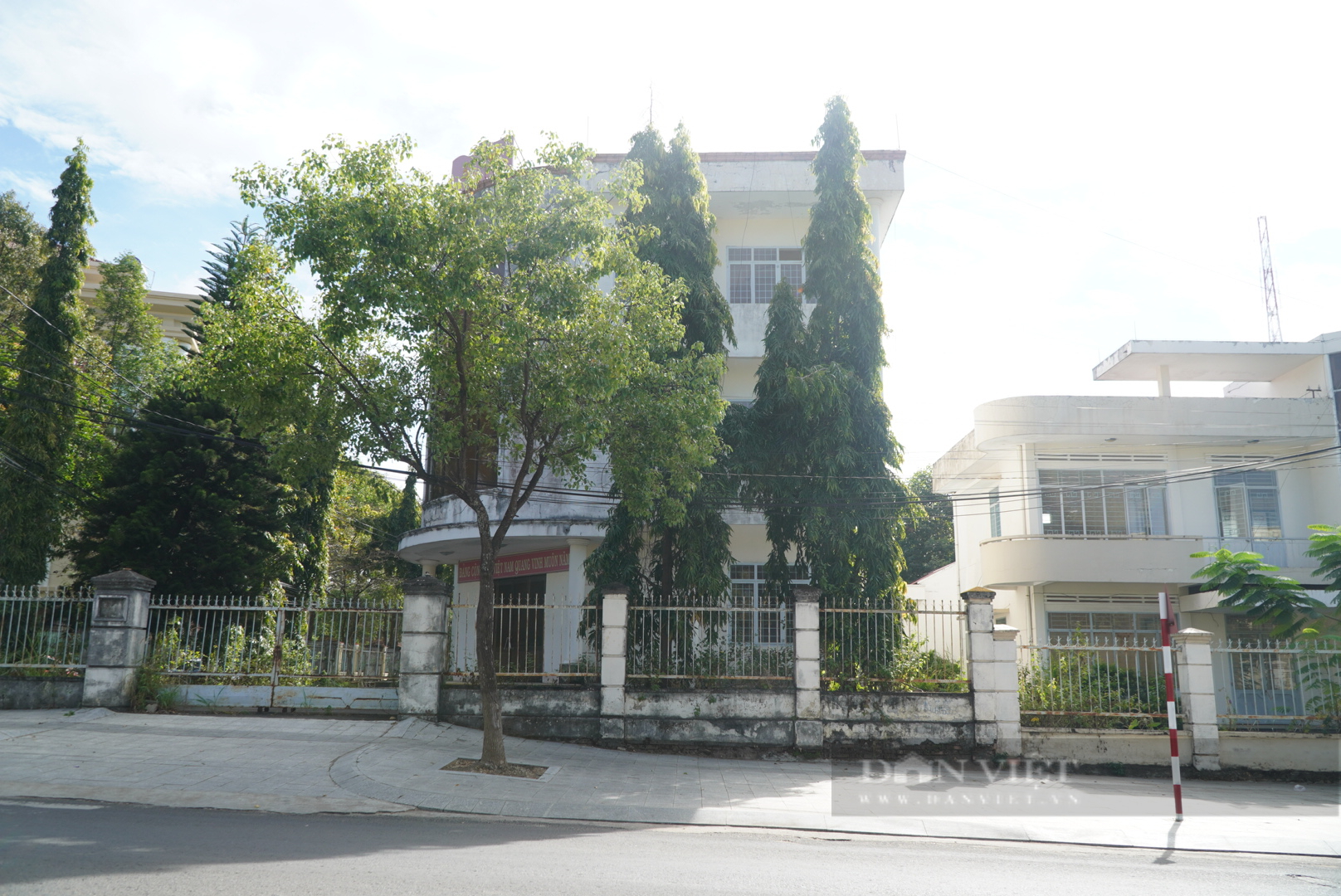 Cận cảnh hàng loạt công sở bỏ hoang, lãng phí trên "đất vàng" ở Kon Tum- Ảnh 13.