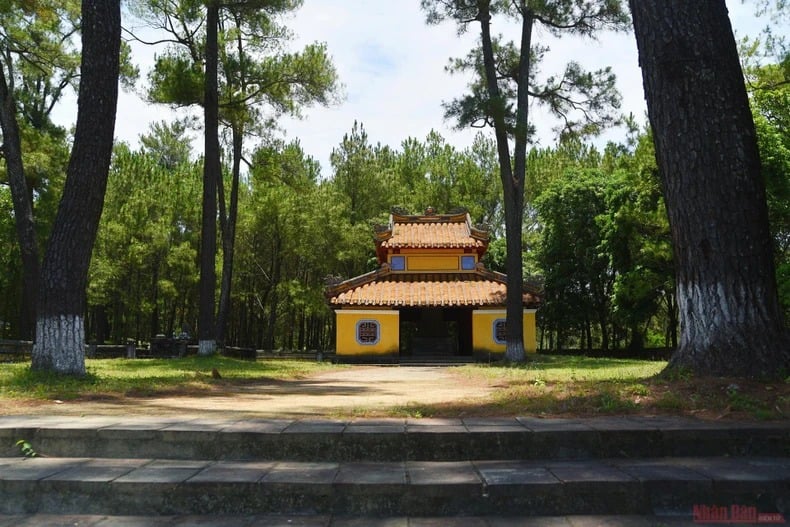 Đây là lăng tẩm xa kinh thành Huế nhất, nơi an nghỉ của ông vua sáng lập nhà Nguyễn, triều đại quân chủ cuối cùng - Ảnh 11.