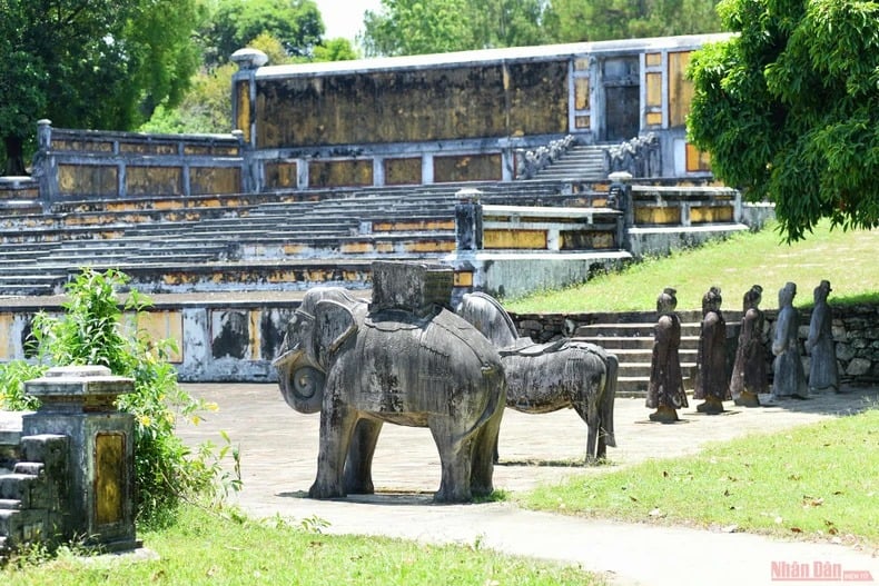 Đây là lăng tẩm xa kinh thành Huế nhất, nơi an nghỉ của ông vua sáng lập nhà Nguyễn, triều đại quân chủ cuối cùng - Ảnh 2.