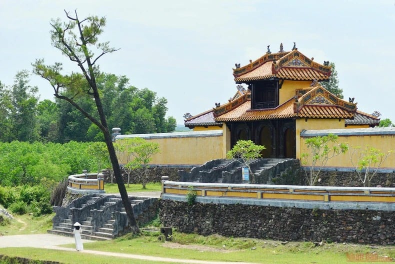 Đây là lăng tẩm xa kinh thành Huế nhất, nơi an nghỉ của ông vua sáng lập nhà Nguyễn, triều đại quân chủ cuối cùng - Ảnh 20.