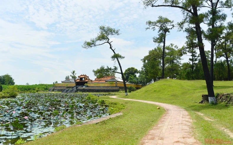Đây là lăng tẩm xa kinh thành Huế nhất, nơi an nghỉ của ông vua sáng lập nhà Nguyễn, triều đại quân chủ cuối cùng - Ảnh 21.