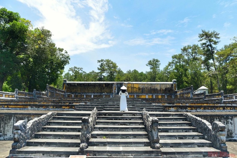 Đây là lăng tẩm xa kinh thành Huế nhất, nơi an nghỉ của ông vua sáng lập nhà Nguyễn, triều đại quân chủ cuối cùng - Ảnh 7.