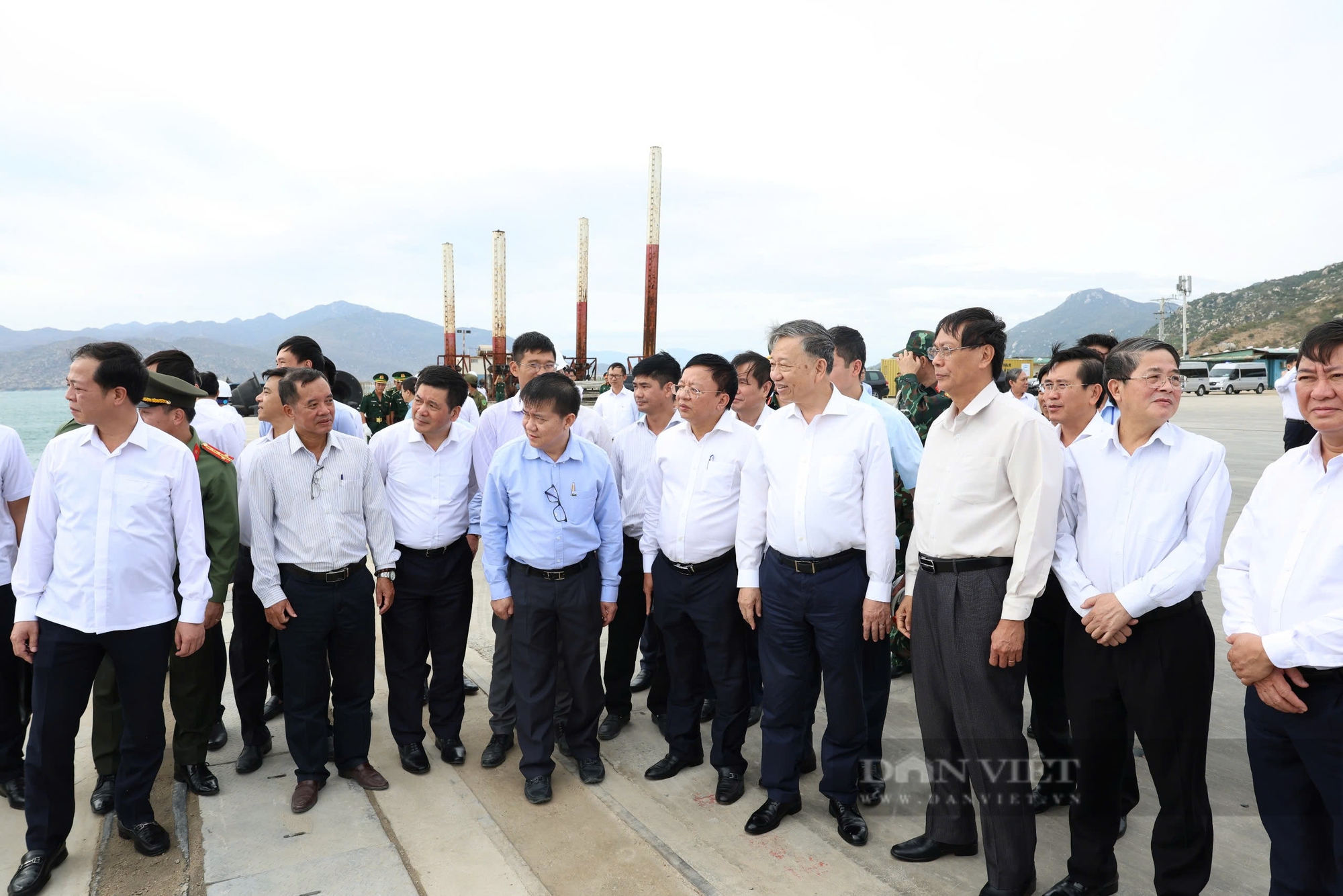 Tổng Bí thư Tô Lâm thị sát địa điểm xây dựng nhà máy điện hạt nhân Ninh Thuận 1 - Ảnh 4.