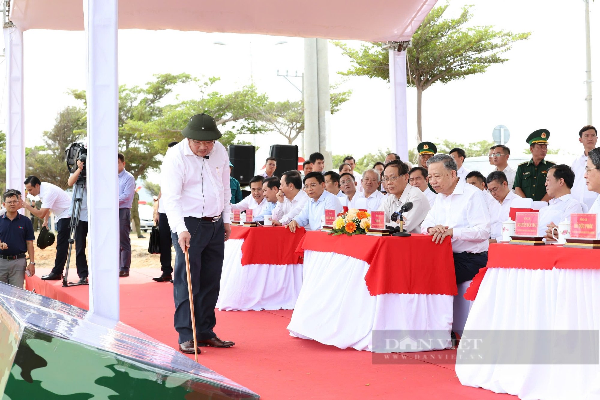 Tổng Bí thư Tô Lâm thị sát địa điểm xây dựng nhà máy điện hạt nhân Ninh Thuận 1 - Ảnh 1.