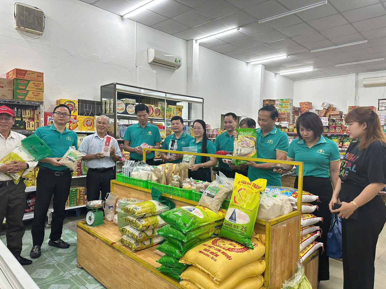 Đoàn công tác Hội Nông dân Hà Nội thăm, học tập kinh nghiệm mô hình nuôi con đặc sản của nông dân Đà Nẵng - Ảnh 3.