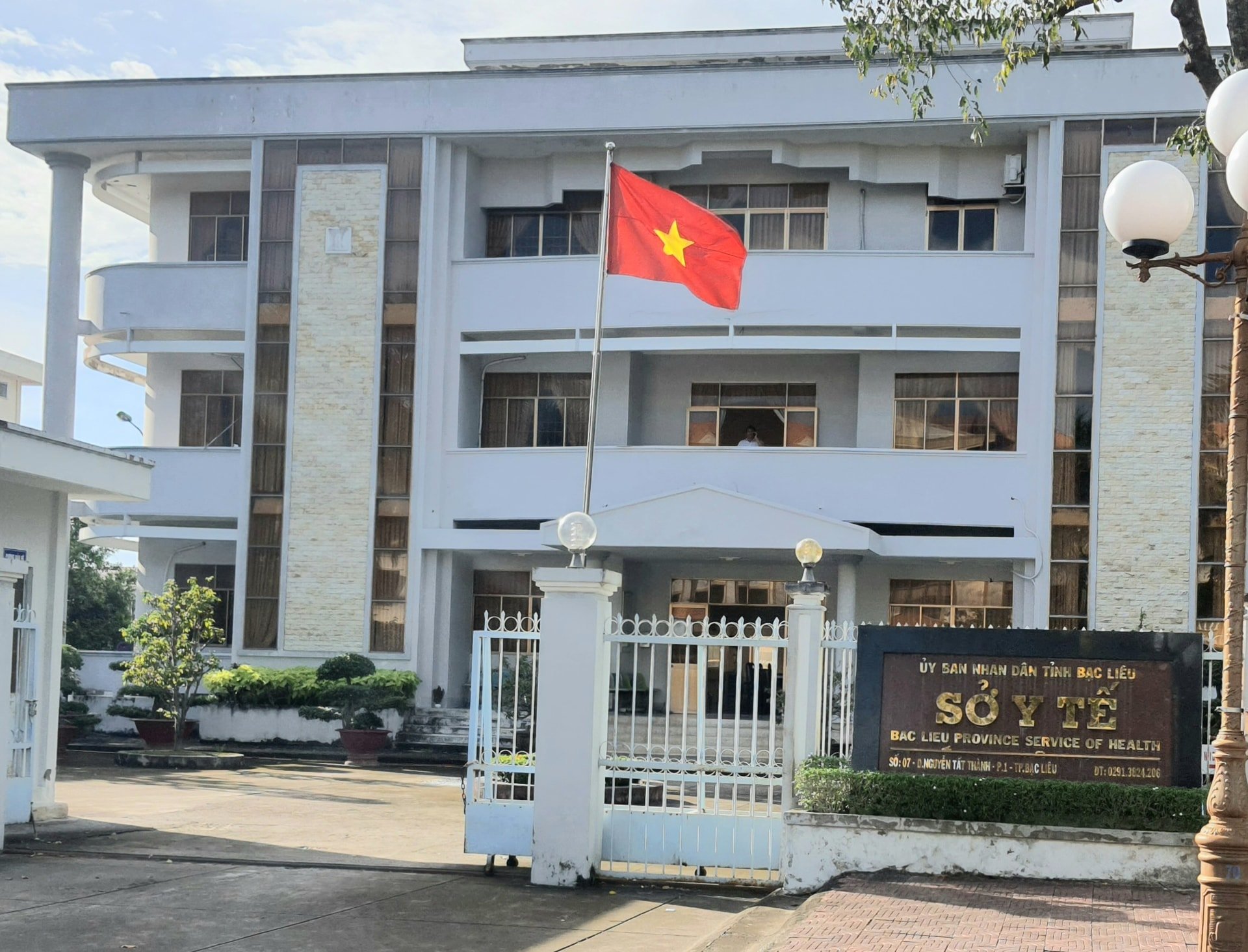 Giám đốc Sở Y tế Bạc Liêu bị kỷ luật cảnh cáo  - Ảnh 1.