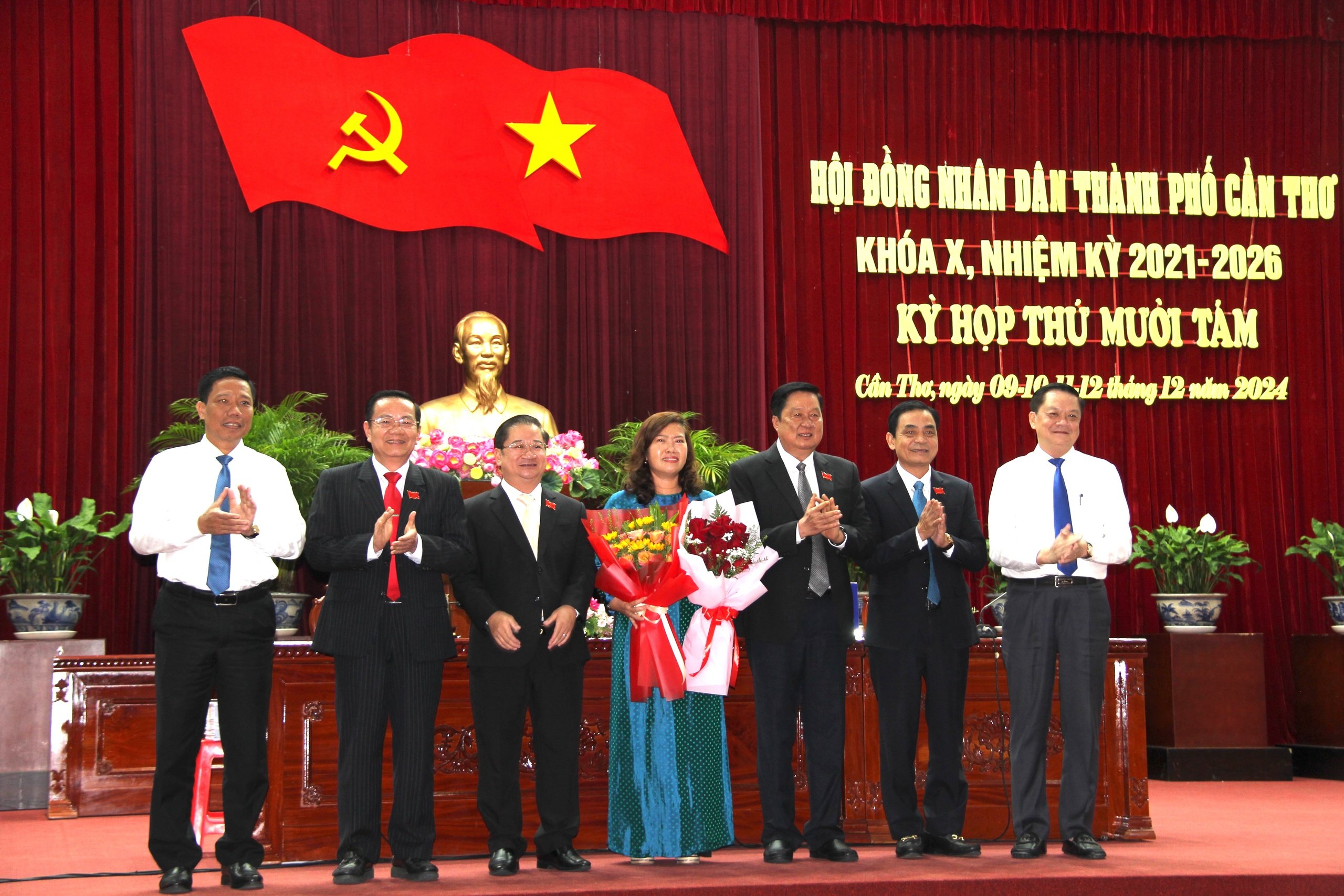 Bí thư Quận ủy Thốt Nốt được bầu làm Phó Chủ tịch UBND TP.Cần Thơ- Ảnh 1.
