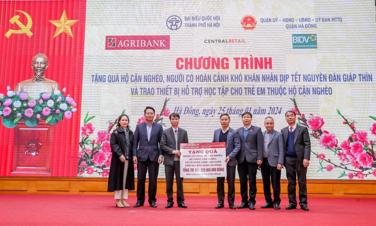 Agribank dành hơn 100 tỷ đồng hỗ trợ người nghèo, gia đình chính sách trên cả nước vui xuân, đón Tết- Ảnh 1.