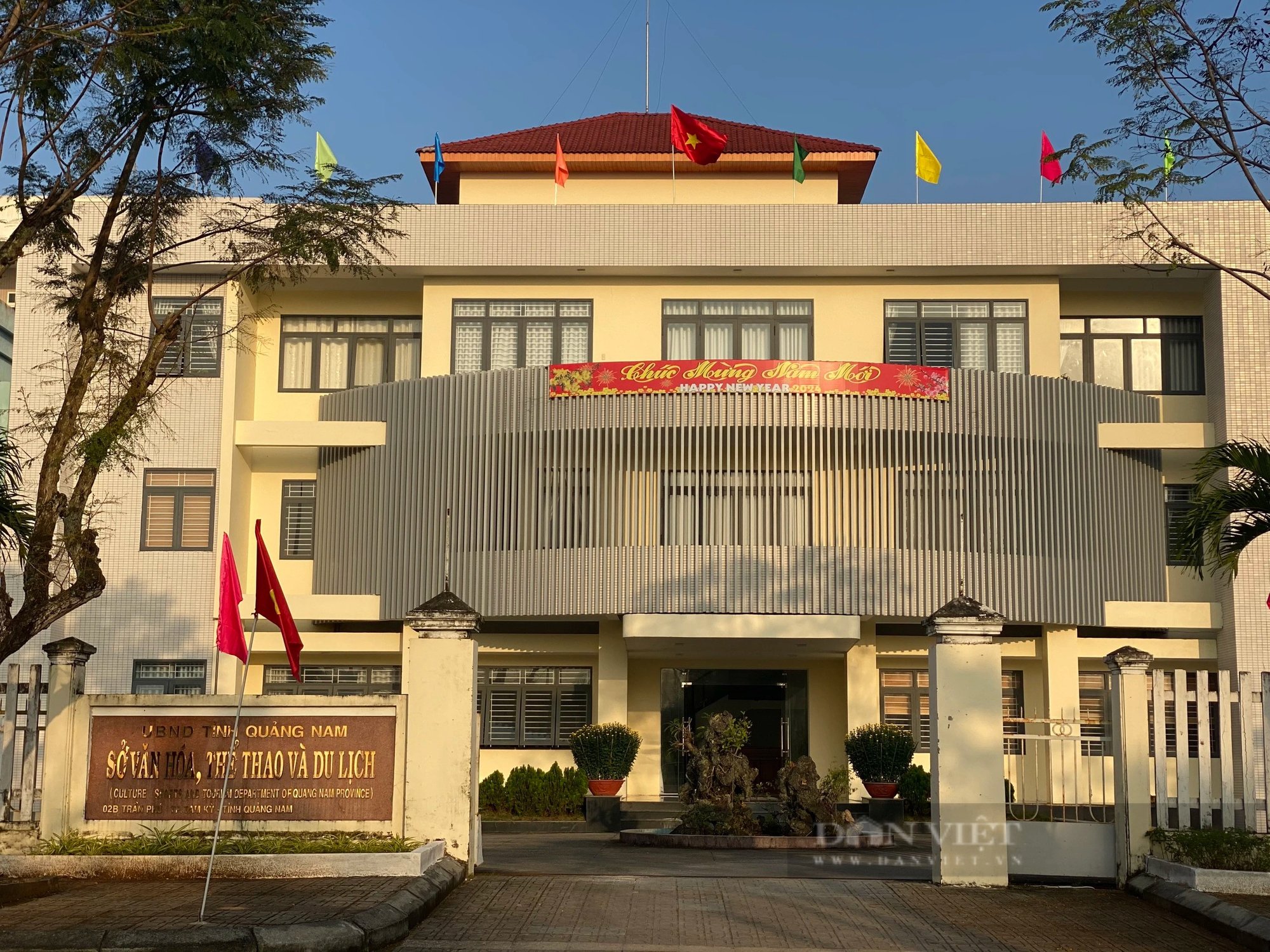 Giám đốc Sở ở Quảng Nam nói gì về việc đề xuất UBND tỉnh hỗ trợ tiền thăm nghệ sĩ ốm đau?- Ảnh 2.