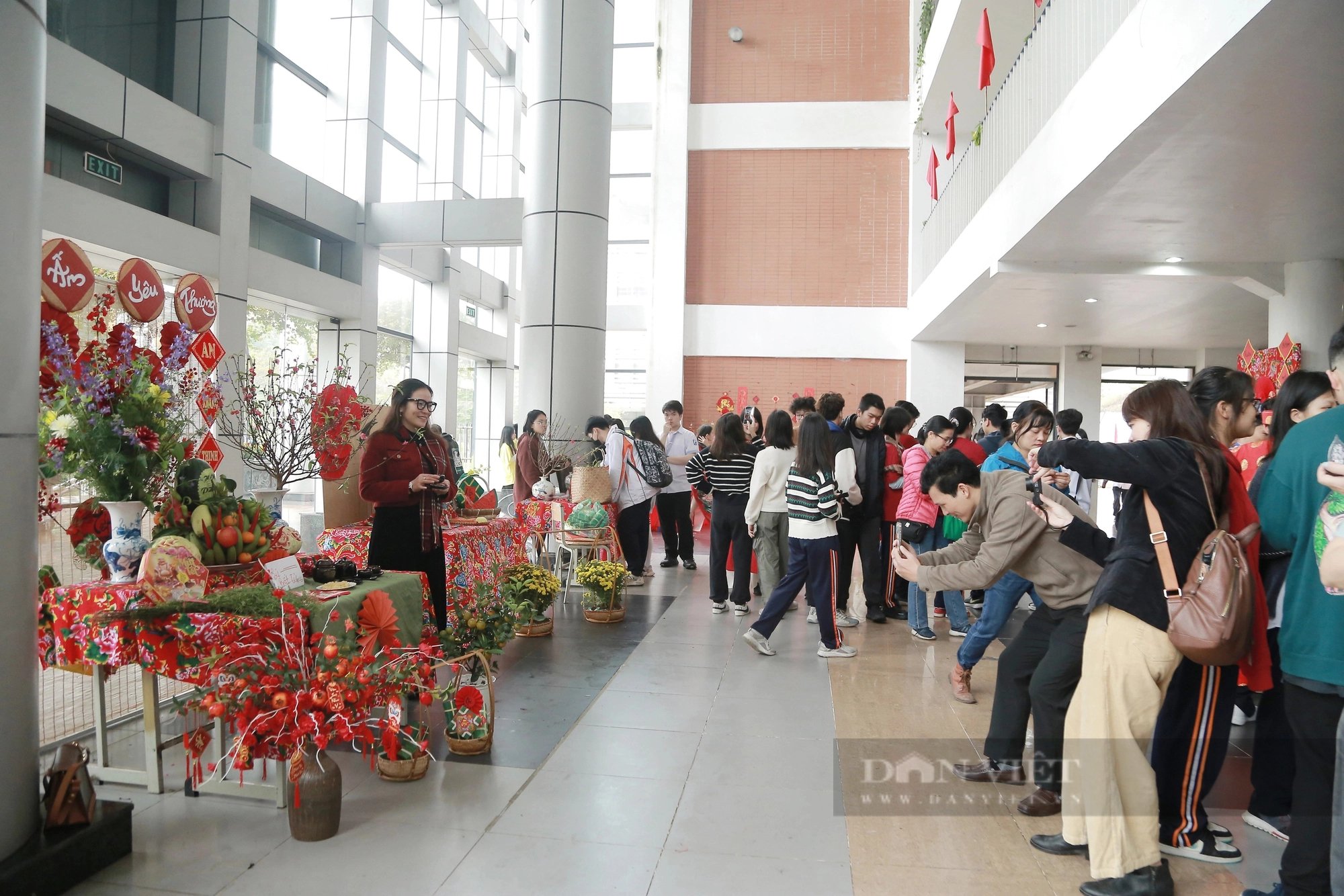 Học sinh trường "hot" nhất Hà Nội hào hứng đón Tết, khẳng định không chỉ học giỏi mà còn tài năng- Ảnh 9.