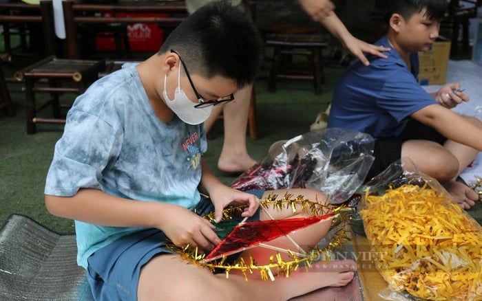 Học sinh dành tiền thưởng gửi yêu thương đến bệnh nhân khó khăn- Ảnh 11.