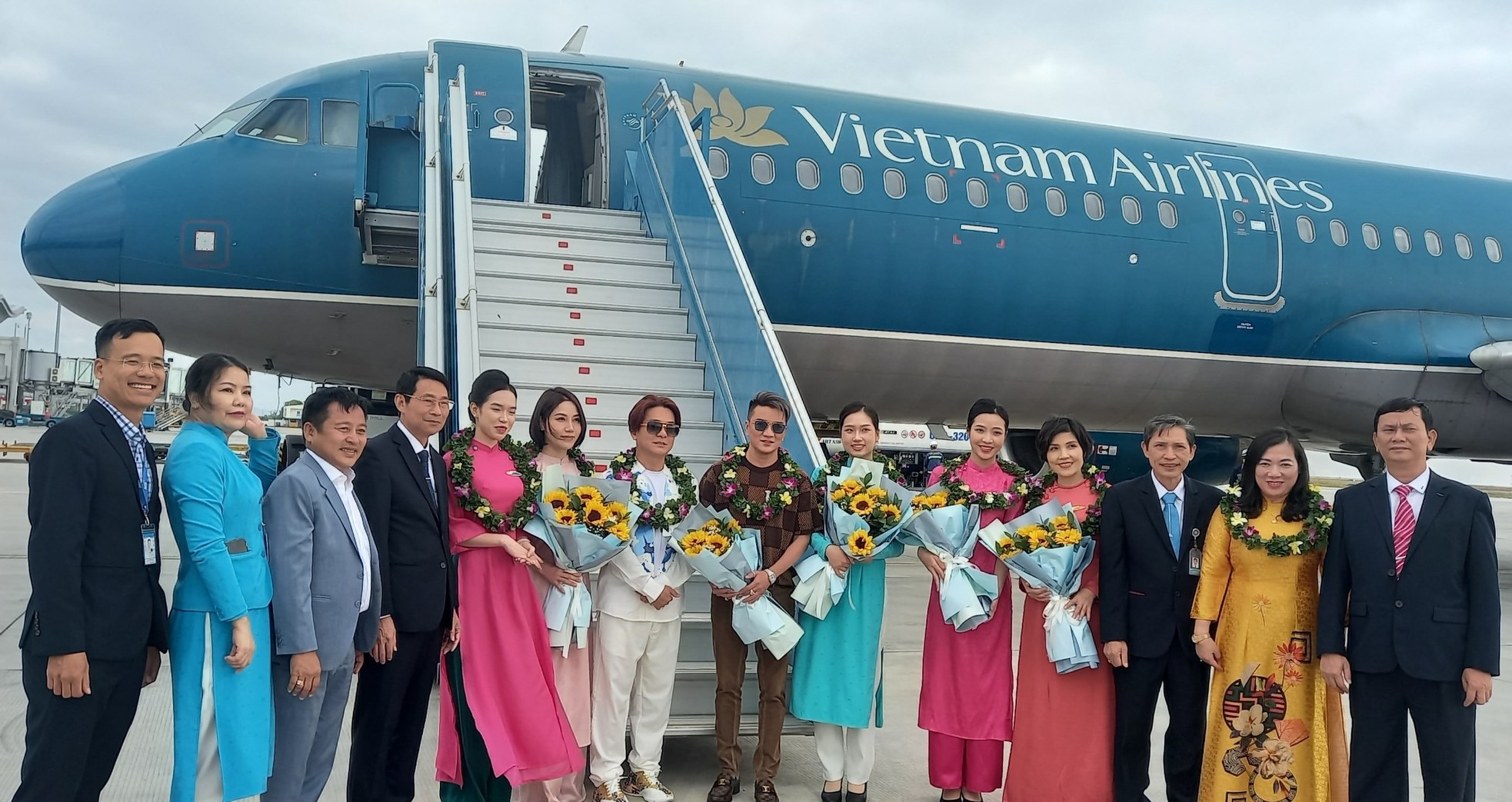 130 hành khách từ TP.HCM đến Khánh Hòa du xuân- Ảnh 1. 130 hành khách từ TP.HCM đến Khánh Hòa du xuân- Ảnh 1.