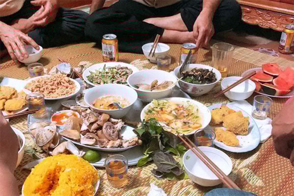 Mùng 2 Tết đến nhà người yêu ra mắt, cô gái “chạy mất dép” sau màn chào mừng đầy vô lý- Ảnh 1.