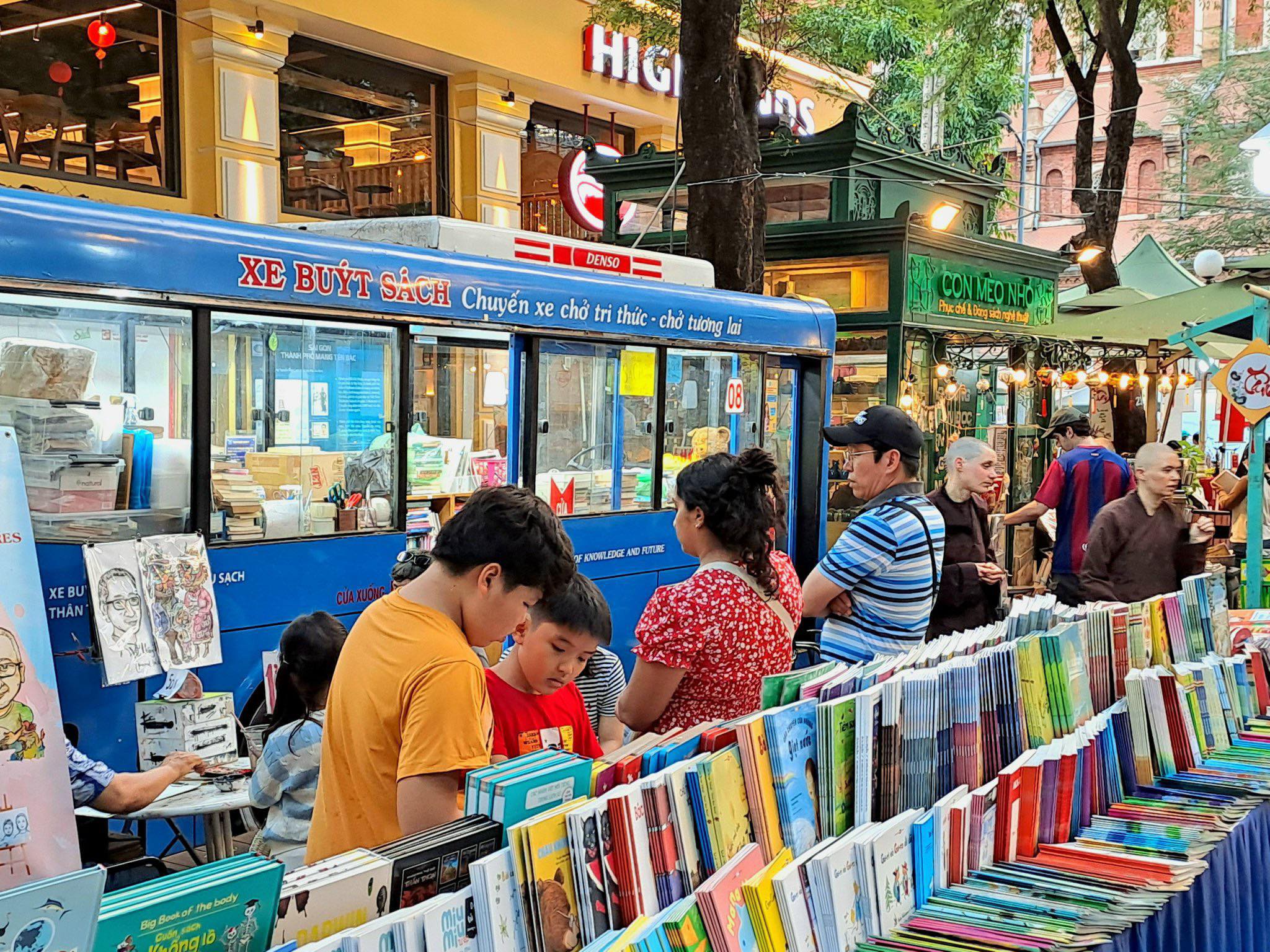 Rộn ràng không khí Tết tại Đường sách, lễ hội đường sách TP.HCM- Ảnh 4.