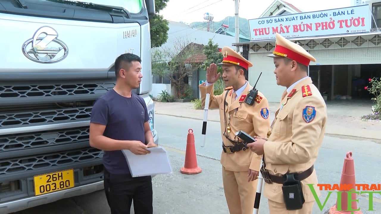 Để người dân vùng cao đón tết trong yên bình- Ảnh 2. Để người dân vùng cao đón tết trong yên bình- Ảnh 2.