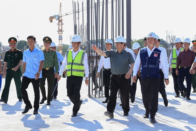 Thủ tướng: Phấn đấu hoàn thành ga T3 Tân Sơn Nhất đúng dịp 50 năm giải phóng miền Nam- Ảnh 1.
