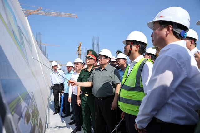 Thủ tướng: Phấn đấu hoàn thành ga T3 Tân Sơn Nhất đúng dịp 50 năm giải phóng miền Nam- Ảnh 4.