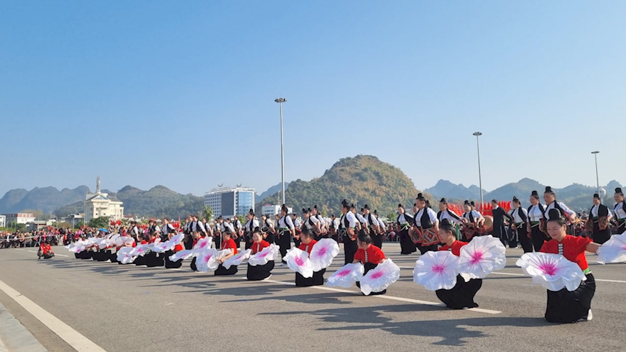 Sơn La: Hơn 1000 nghệ nhân, diễn viên biểu diễn chương trình Hội xuân dâng Bác- Ảnh 3.