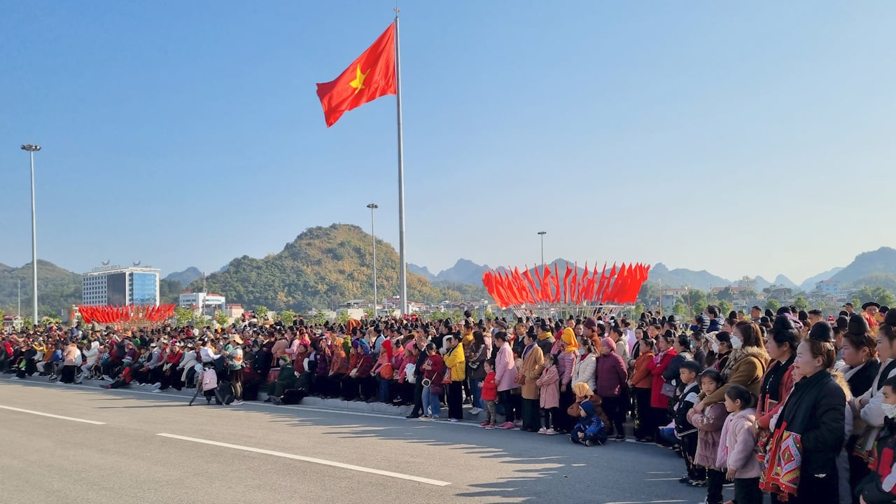 Sơn La: Hơn 1000 nghệ nhân, diễn viên biểu diễn chương trình Hội xuân dâng Bác- Ảnh 6.