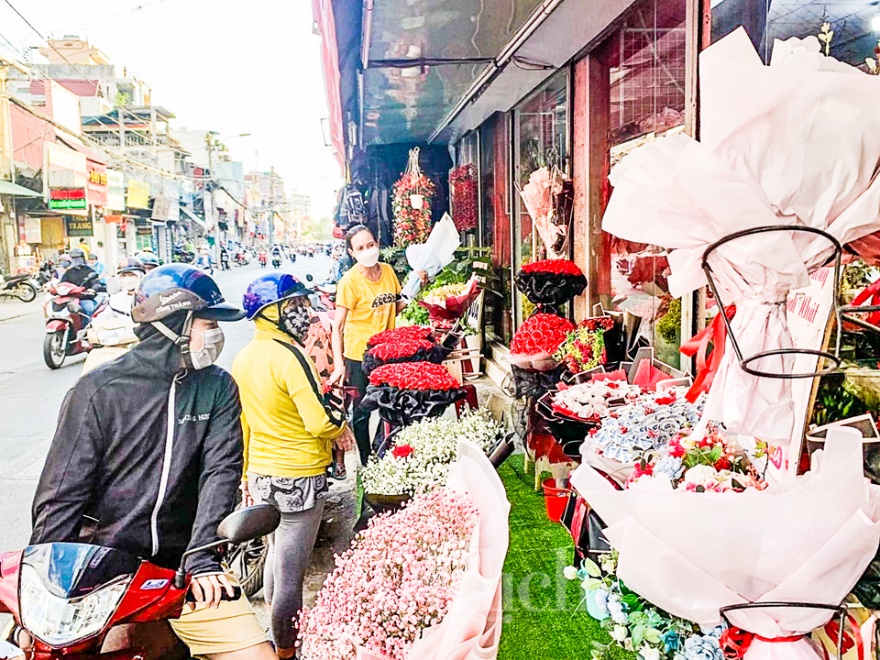 Ngày tình nhân trùng mùng 5 Tết, người bán hoa lo- Ảnh 4.