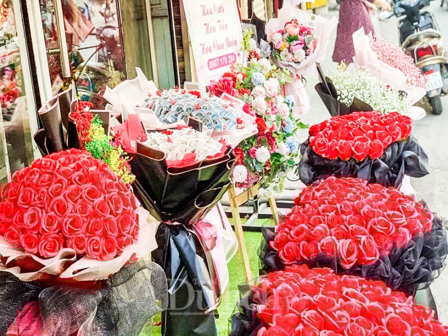 Ngày tình nhân trùng mùng 5 Tết, người bán hoa lo- Ảnh 2.