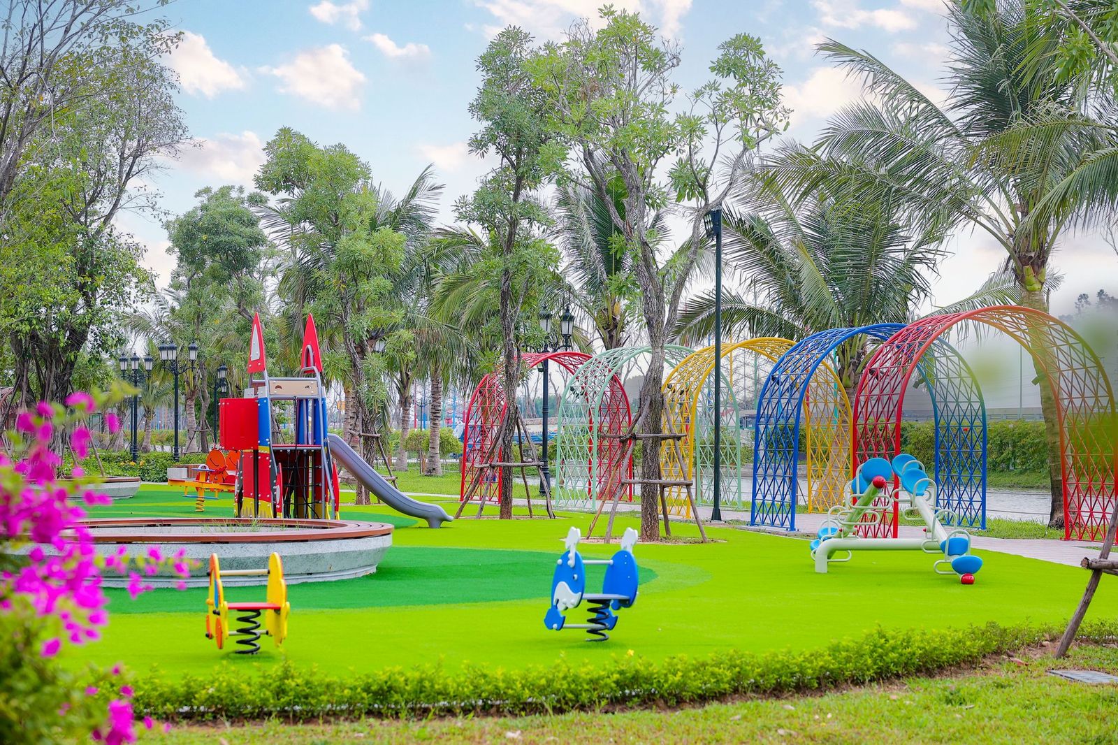 Sắc xuân rực rỡ tại “quận Kinh Đô” ngập tràn năng lượng sống- Ảnh 3.