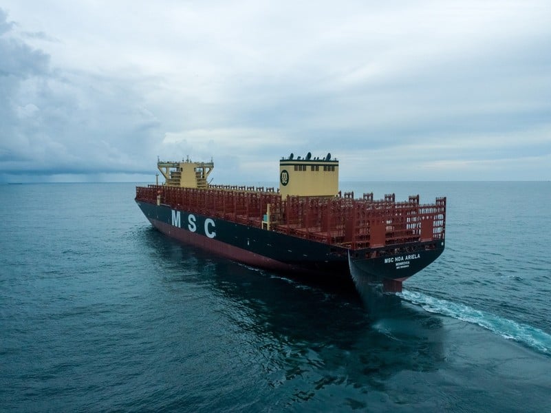 Toàn cảnh siêu tàu chở hàng, gấp 4 lần sân bóng đá và có thể chở hơn 24.000 container- Ảnh 6.