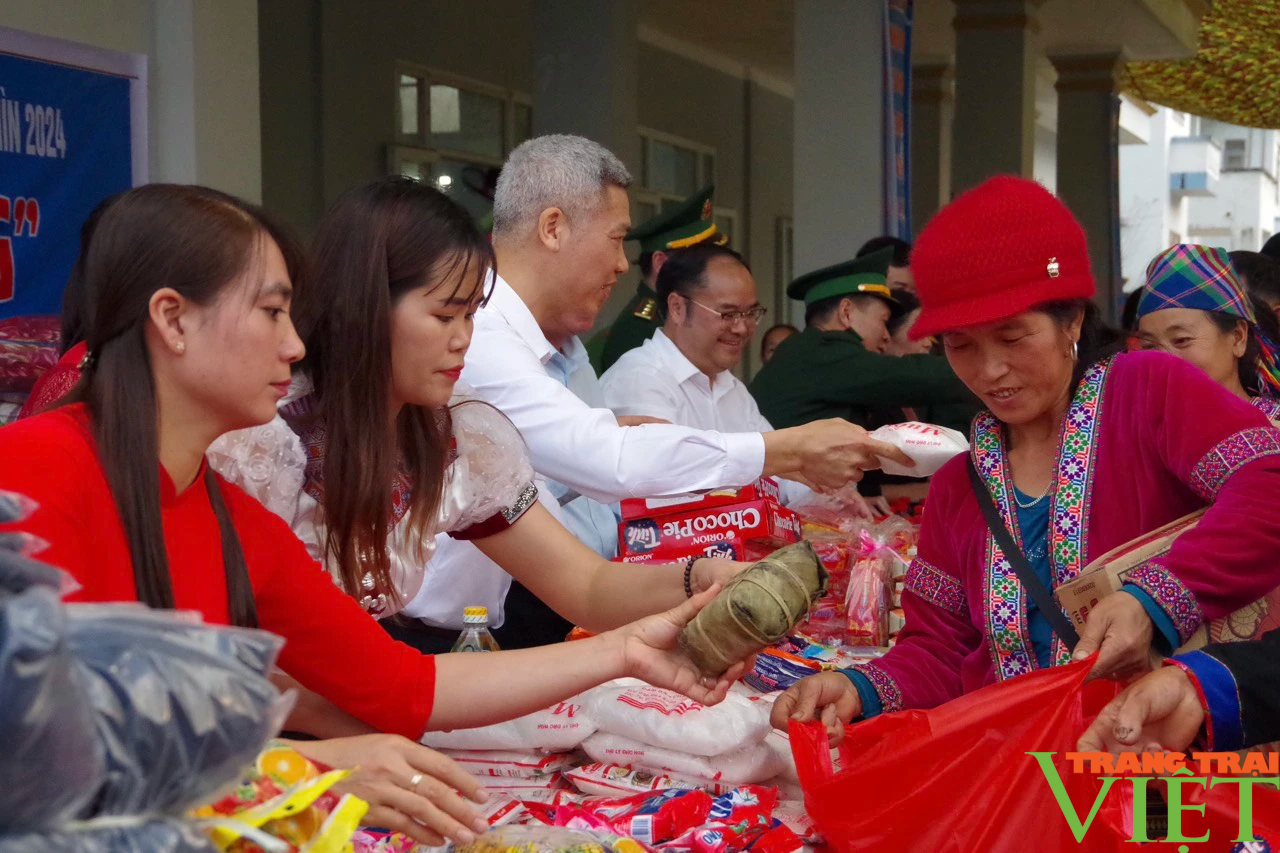 Bộ Chỉ huy BĐBP tỉnh Lai Châu: Mang xuân về với bà con biên giới Thò Ma- Ảnh 8.