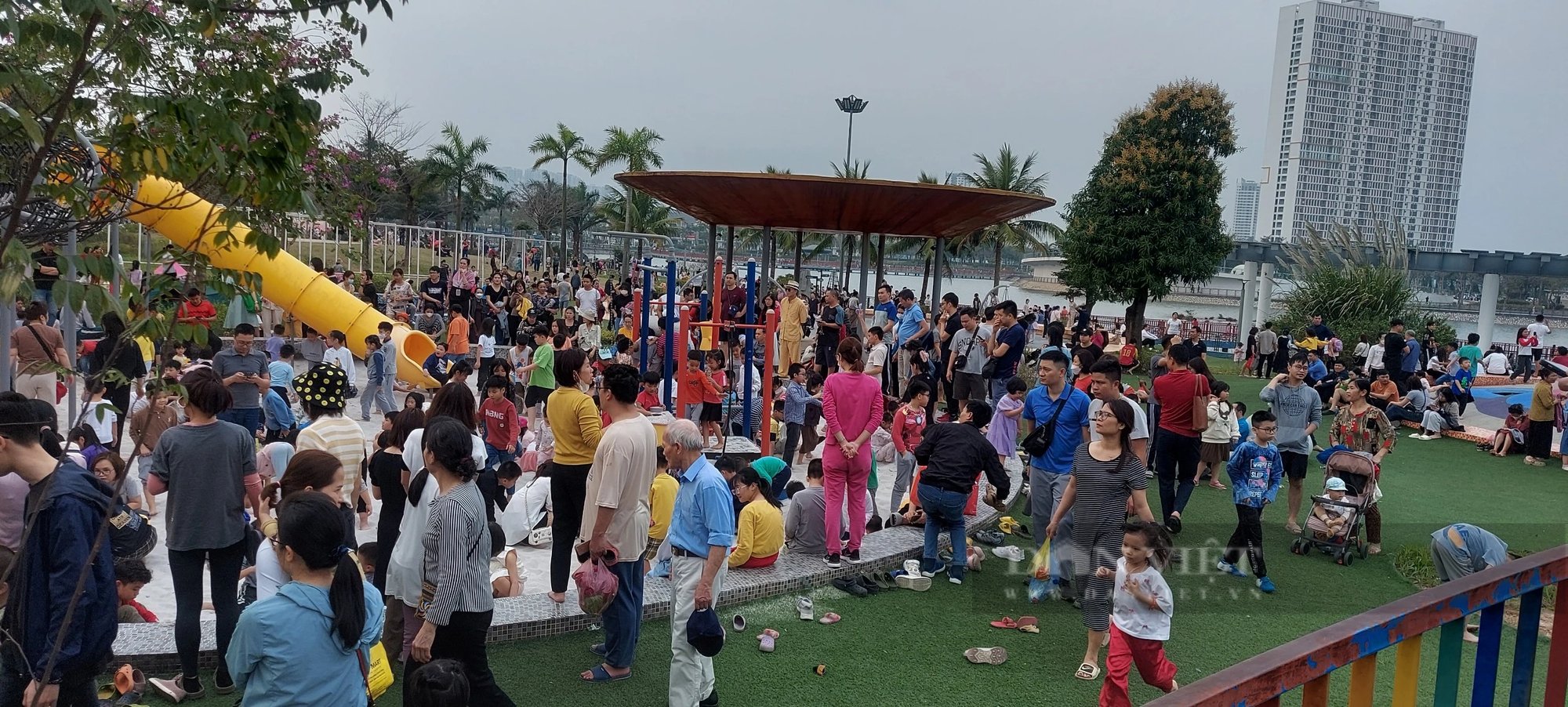Hàng nghìn người đến Công viên Thiên văn học đầu tiên ở Đông Nam Á trong những ngày đầu mở cửa- Ảnh 1.