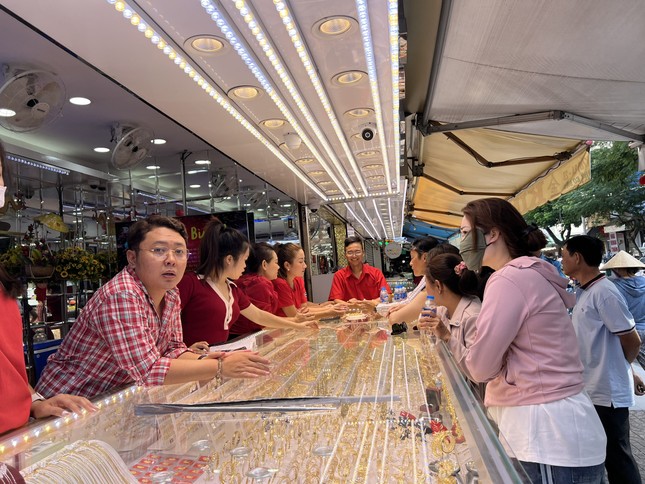 Đồ cúng đắt khách trước ngày vía Thần tài- Ảnh 12.