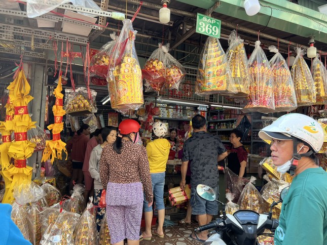 Đồ cúng đắt khách trước ngày vía Thần tài- Ảnh 3.