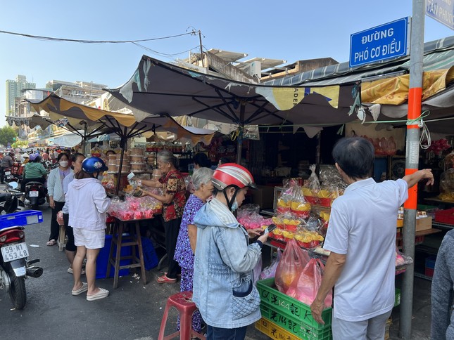 Đồ cúng đắt khách trước ngày vía Thần tài- Ảnh 5.