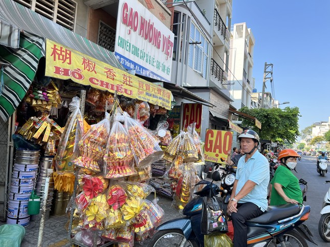 Đồ cúng đắt khách trước ngày vía Thần tài- Ảnh 2.
