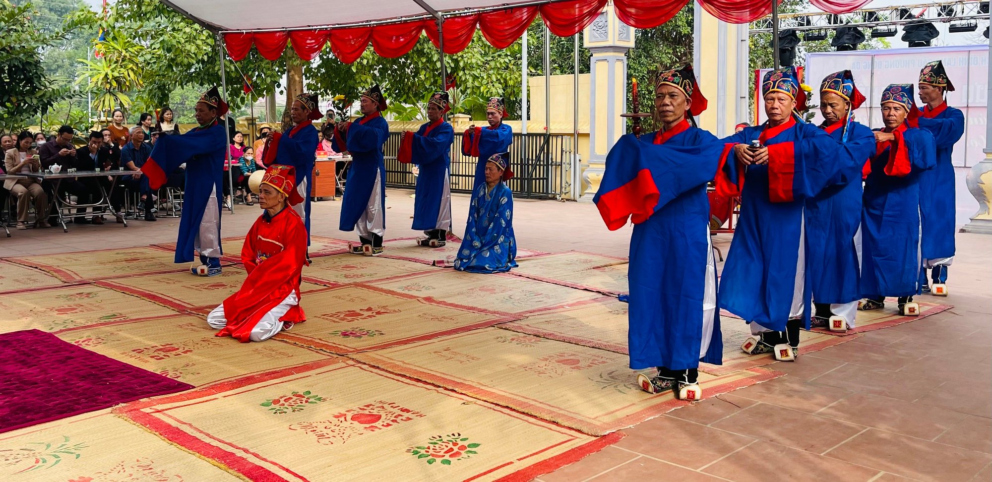 Xưa 7 anh em họ Lỗ đang khao quân thì giặc Nguyên Mông đến, nay cả làng ở Vĩnh Phúc mổ lợn tế lễ- Ảnh 1.