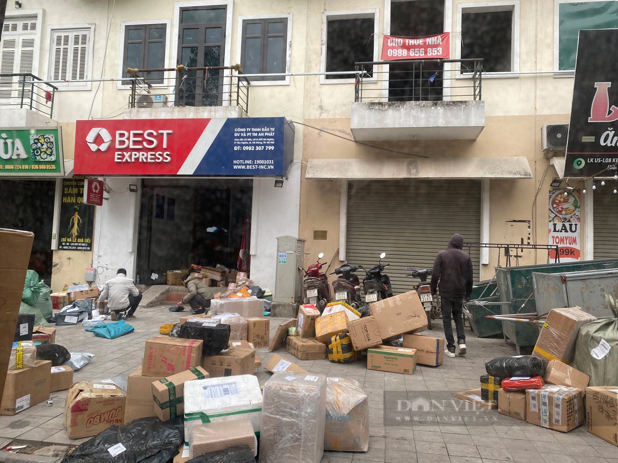 Nhân viên vận chuyển Best Express "quần quật" ném hàng của khách- Ảnh 1.
