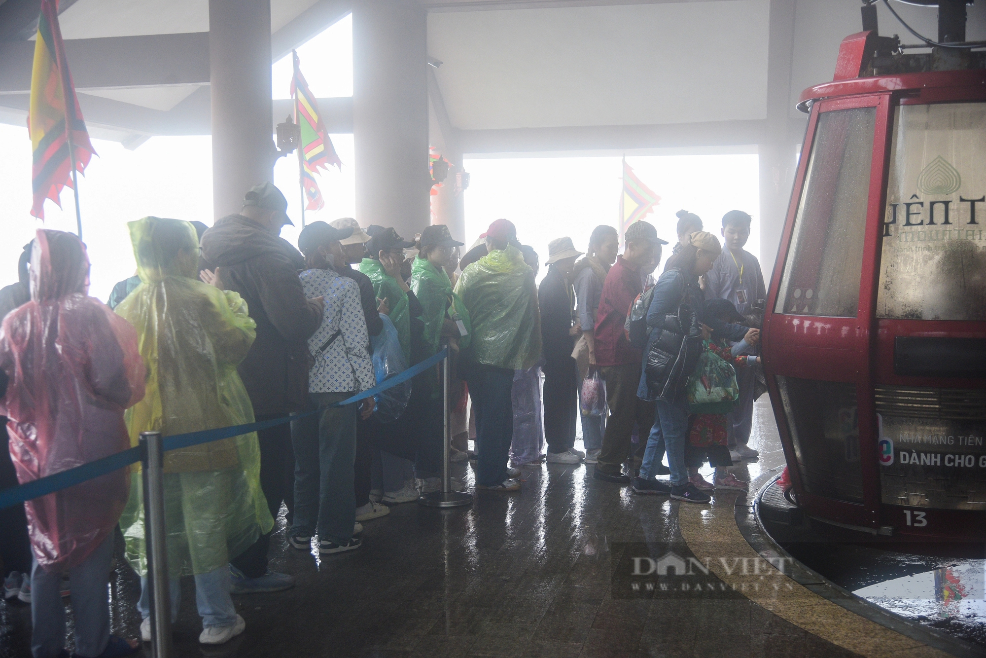 Người phụ nữ 70 tuổi 3 năm liên tiếp vượt gần 2.000 km để chinh phục chùa Đồng, Yên Tử- Ảnh 3.