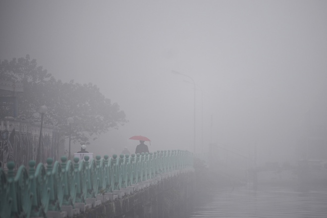 Sáng Tết ông Công, ông Táo, sương mù dày đặc "nuốt chửng" Hà Nội, nguyên nhân do đâu?- Ảnh 3.