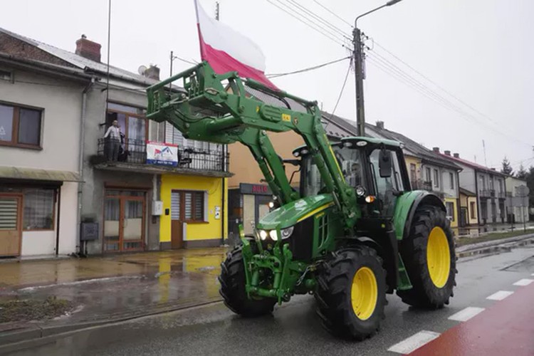 Hình ảnh làn sóng phản đối của nông dân lan rộng khắp châu Âu- Ảnh 5.
